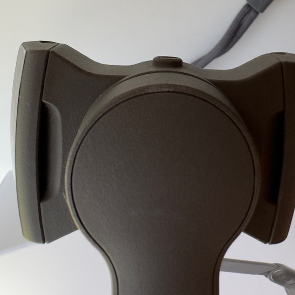 DJI Osmo Mobile 3 Smartphone Gimbal with tripod - Picture 9 of 9